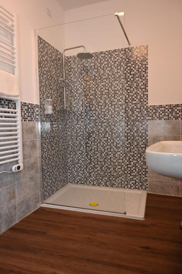 B&B Del Corso Castano Primo Luaran gambar